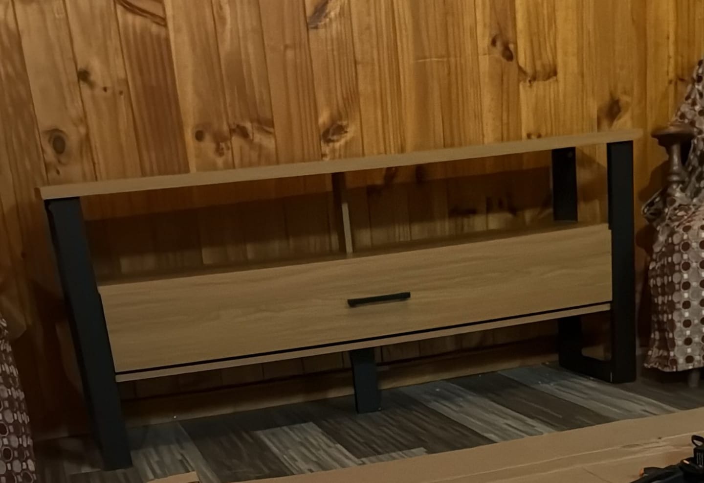Customer photo review of Rack Guayacán 1 Cajón Canela-Negro (TV 55")