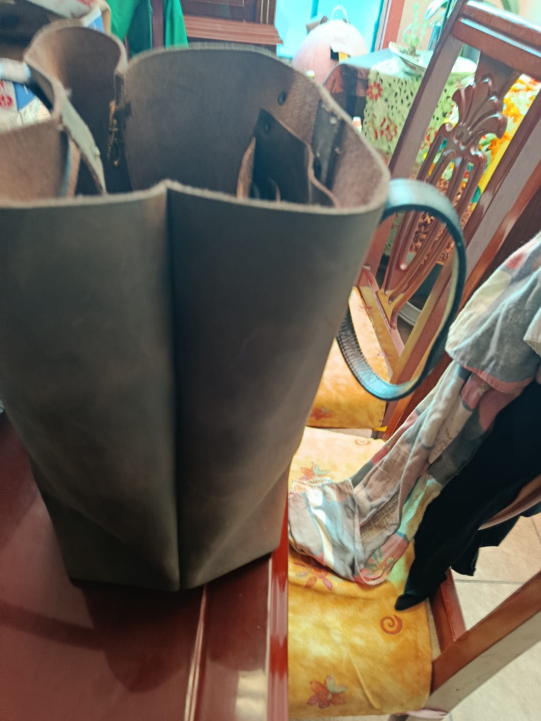 Customer photo review of Tote Cuero Praga Plus+ Crazy Café Doble Vista + 💄Cosmetiquera 👝 Gratis!!
