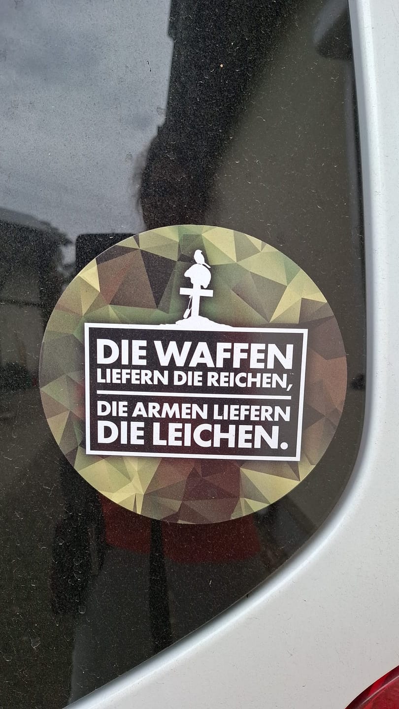 Customer photo review of GROSSE STICKER / AUFKLEBER • DIE WAFFEN LIEFERN DIE REICHEN (10 STK.)