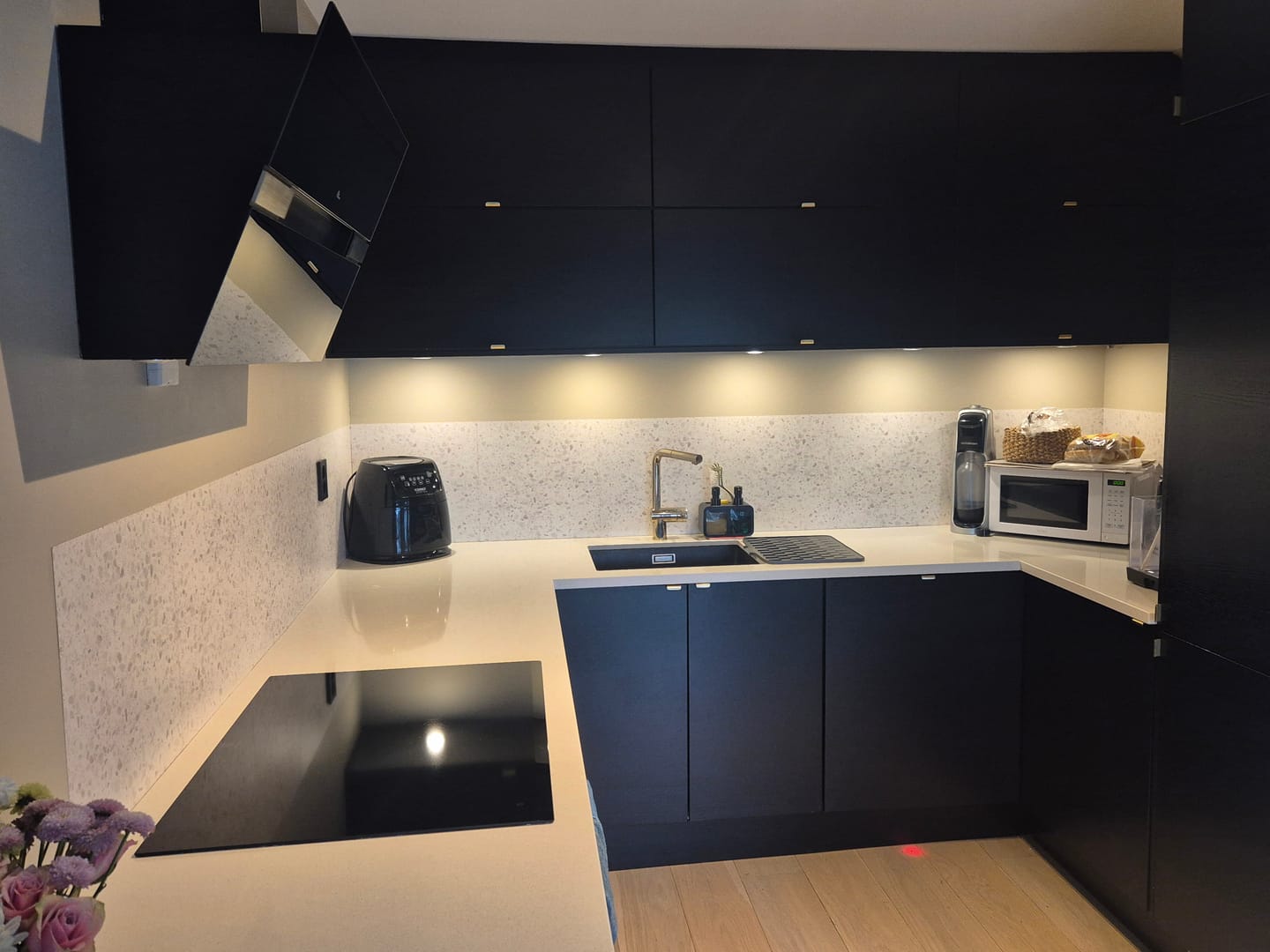 Customer photo review of 8-pk Lisboa Terrazzo hvit selvklebende fliser