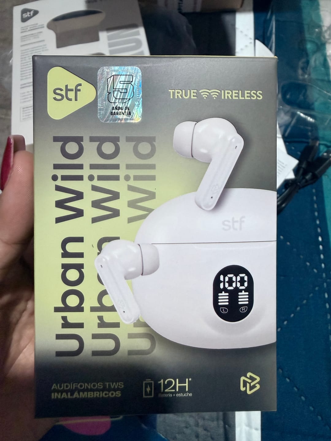 Customer photo review of Audifonos Inalambricos Tws Urban Wild STF 12hrs Uso Protección IPX4 Blanco