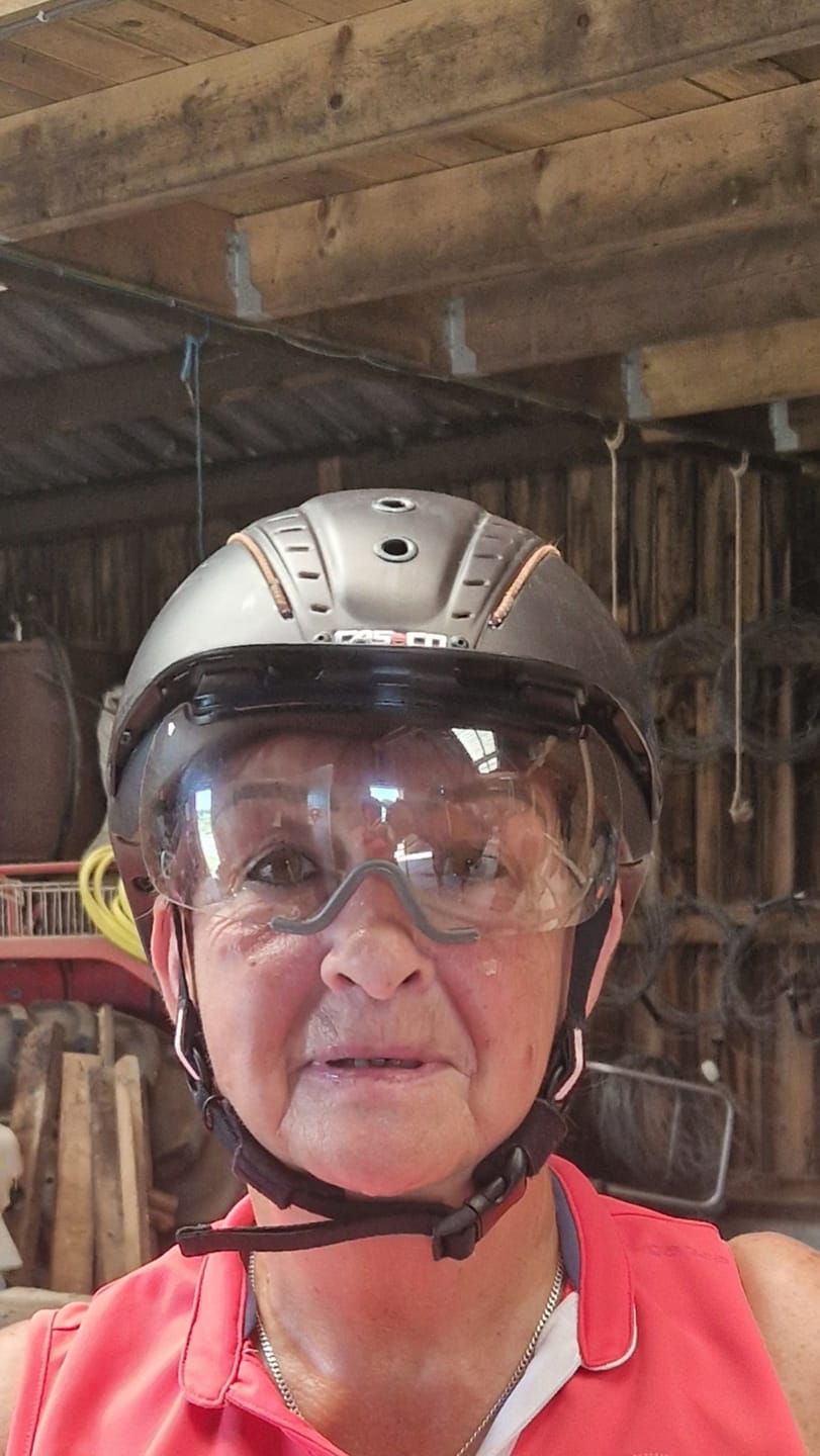 Customer photo review of Casco Reithelm Integrierte Klappbrille