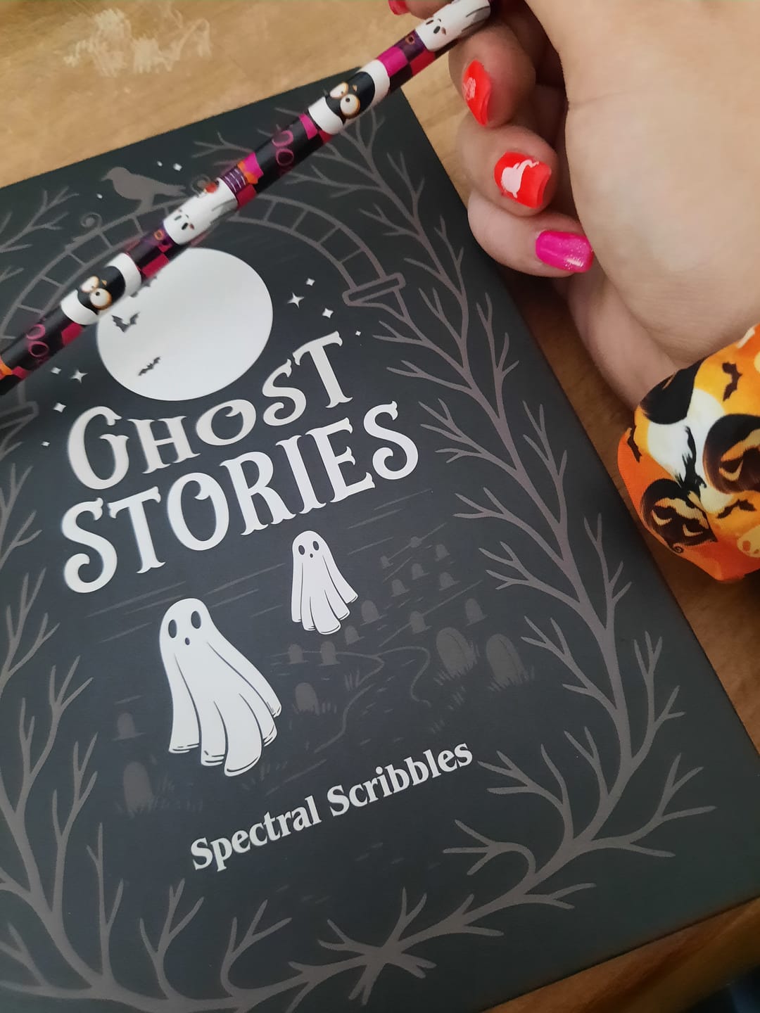 Customer photo review of Ghost Stories A5 Notizbuch – Spooky Journal mit Geistermotiv