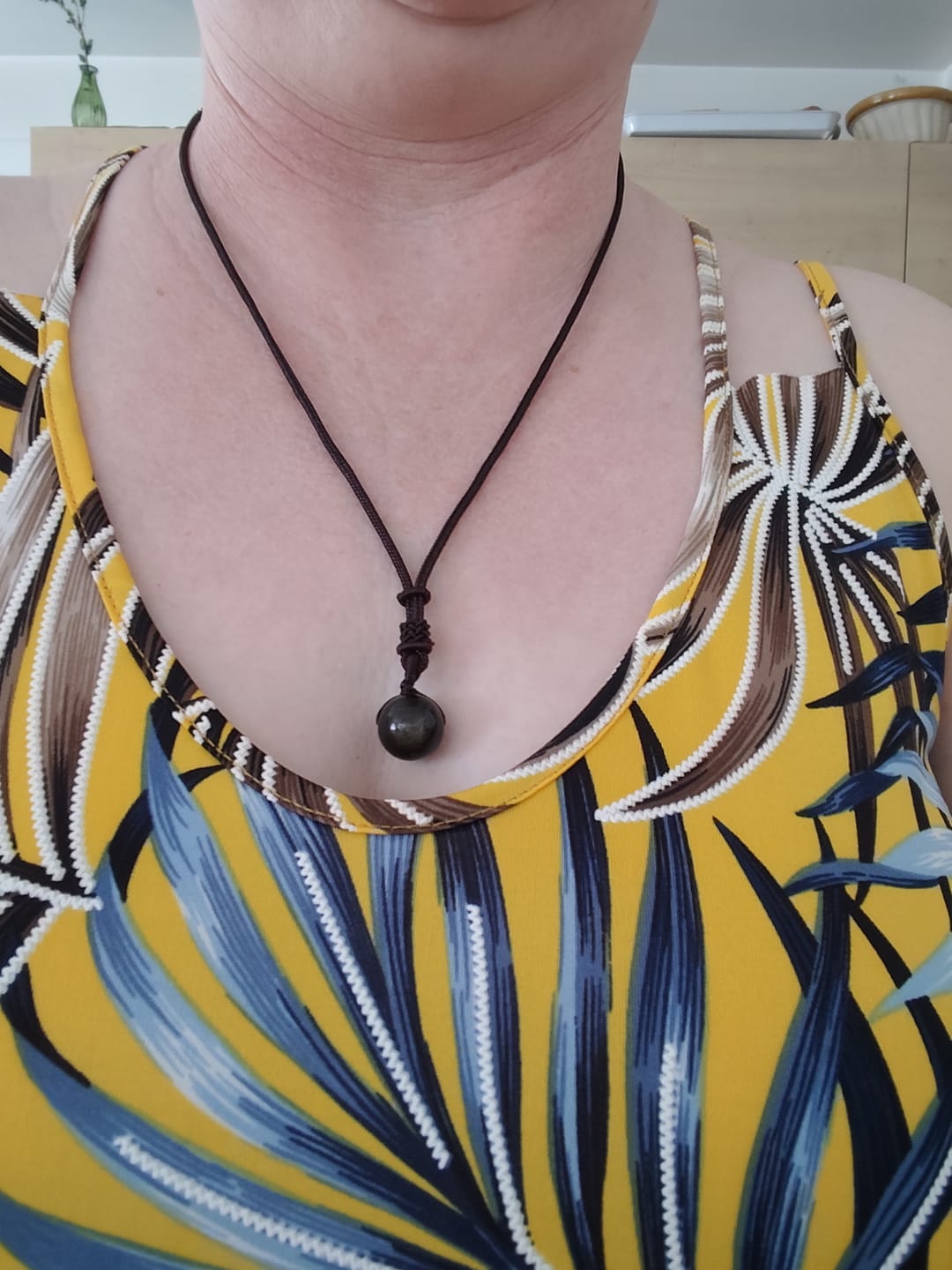 Customer photo review of Pendentif "Sphère" en Obsidienne Dorée