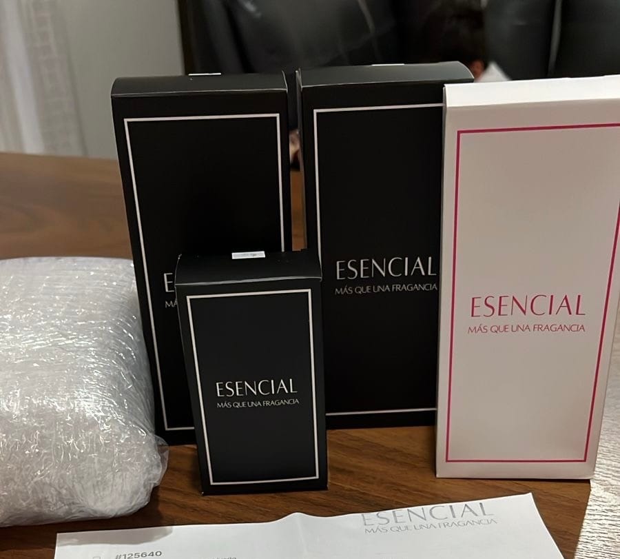 Customer photo review of M150 Inspirado en: L.12.12 Eau de Parfum Rose For Her - Lacoste Fragrances