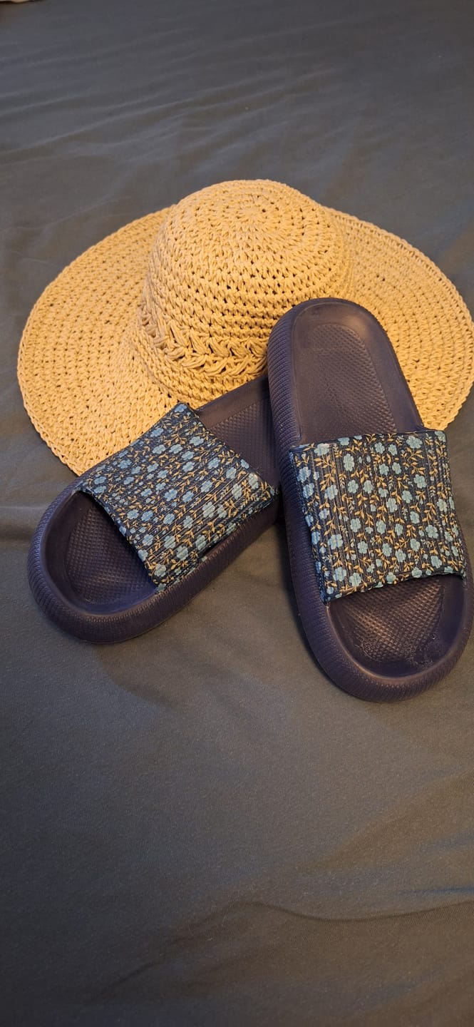 Customer photo review of HappyFlops Botanics