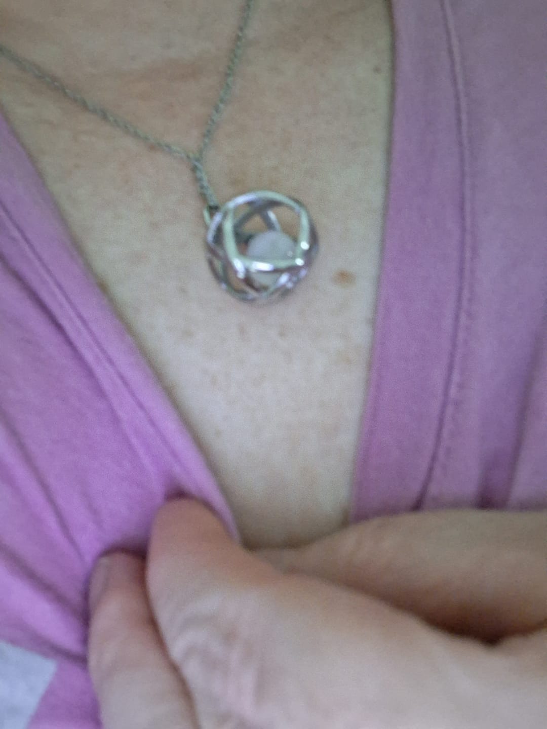 Customer photo review of Collana ciondolo Genesa Selenite