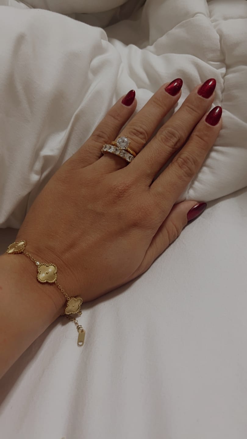 Customer photo review of Anel Solitário Beout Banhado em Ouro 18k