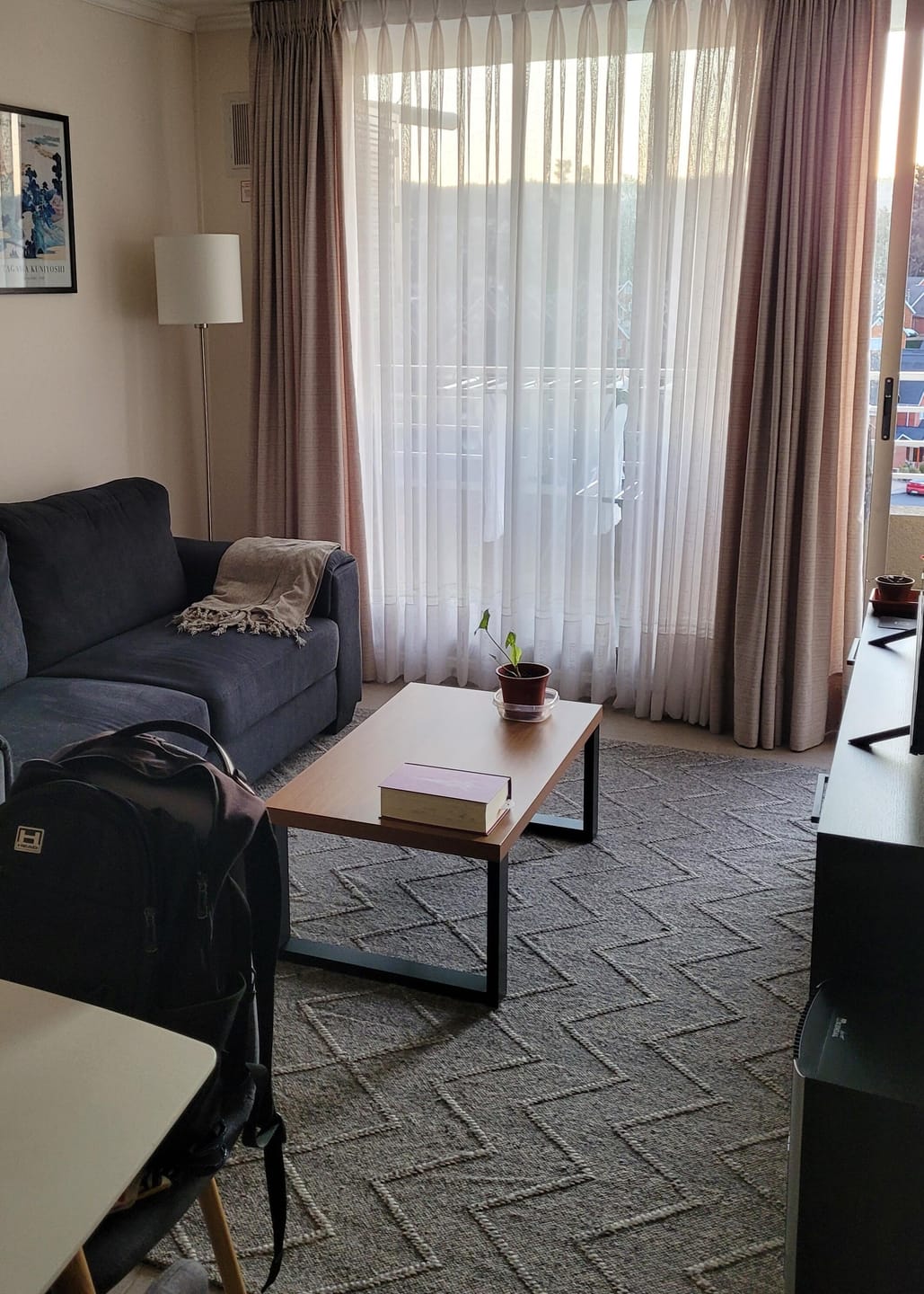 Customer photo review of Mesa de Centro Yulton Simple Canela-Negro