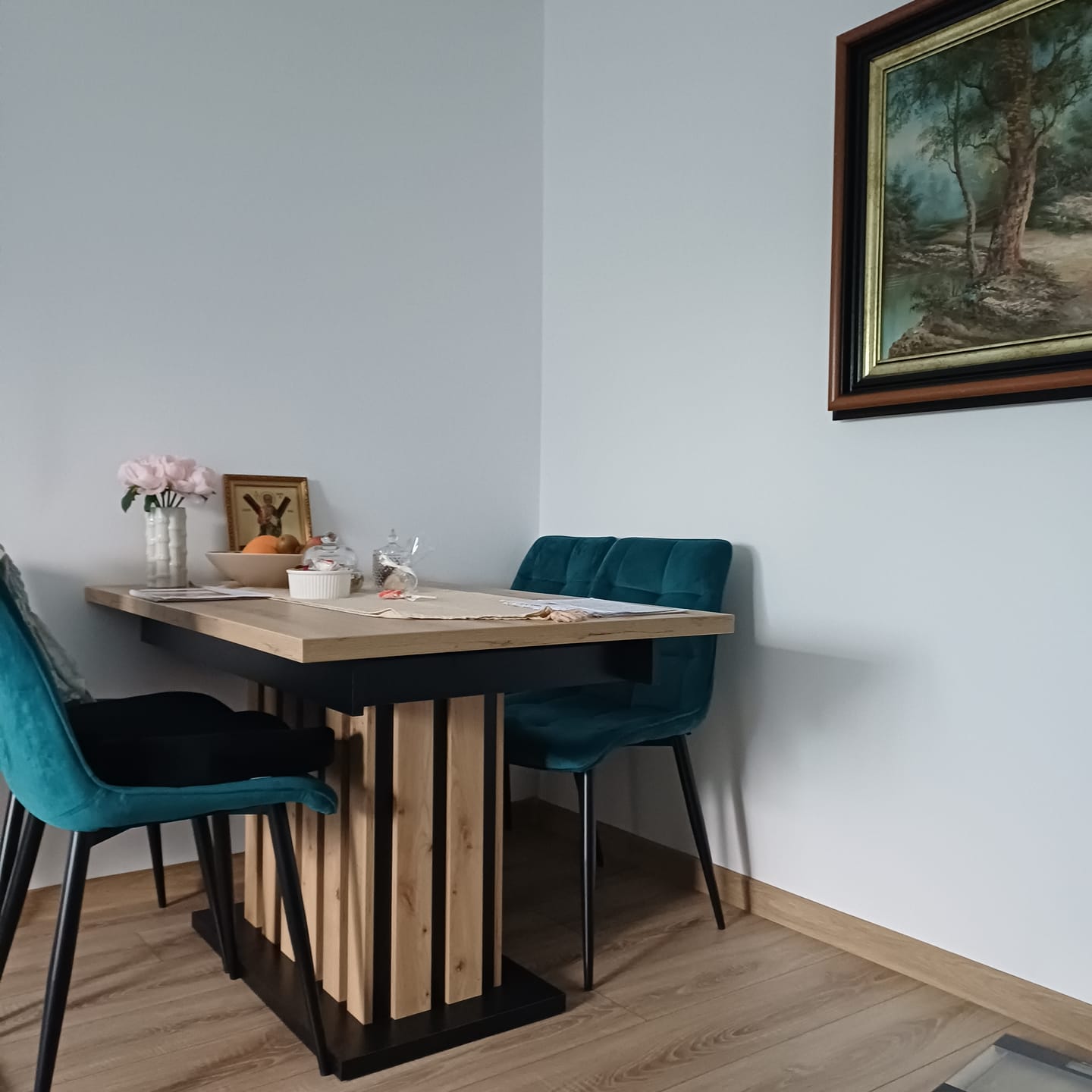 Customer photo review of Scaun tapitat MILA, galben/negru, stofa catifelata/metal, 45x41x86 cm