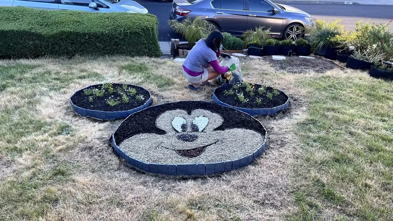 Customer photo review of 🏡2026 HOT SALE🥳💞50K+ SOLD!🌿✨ 50% OFF! Faux Stone Garden Edging Border! ♻️