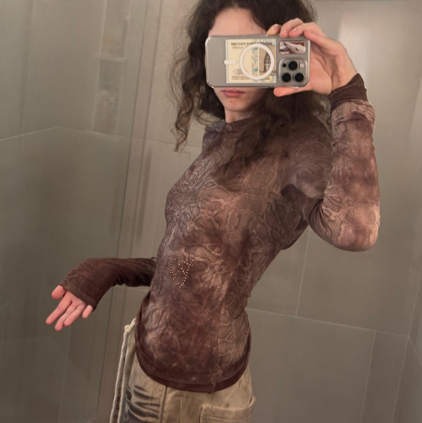 Customer photo review of Personsoul Sun Totem Mesh Hooded Bottoming Shirt
