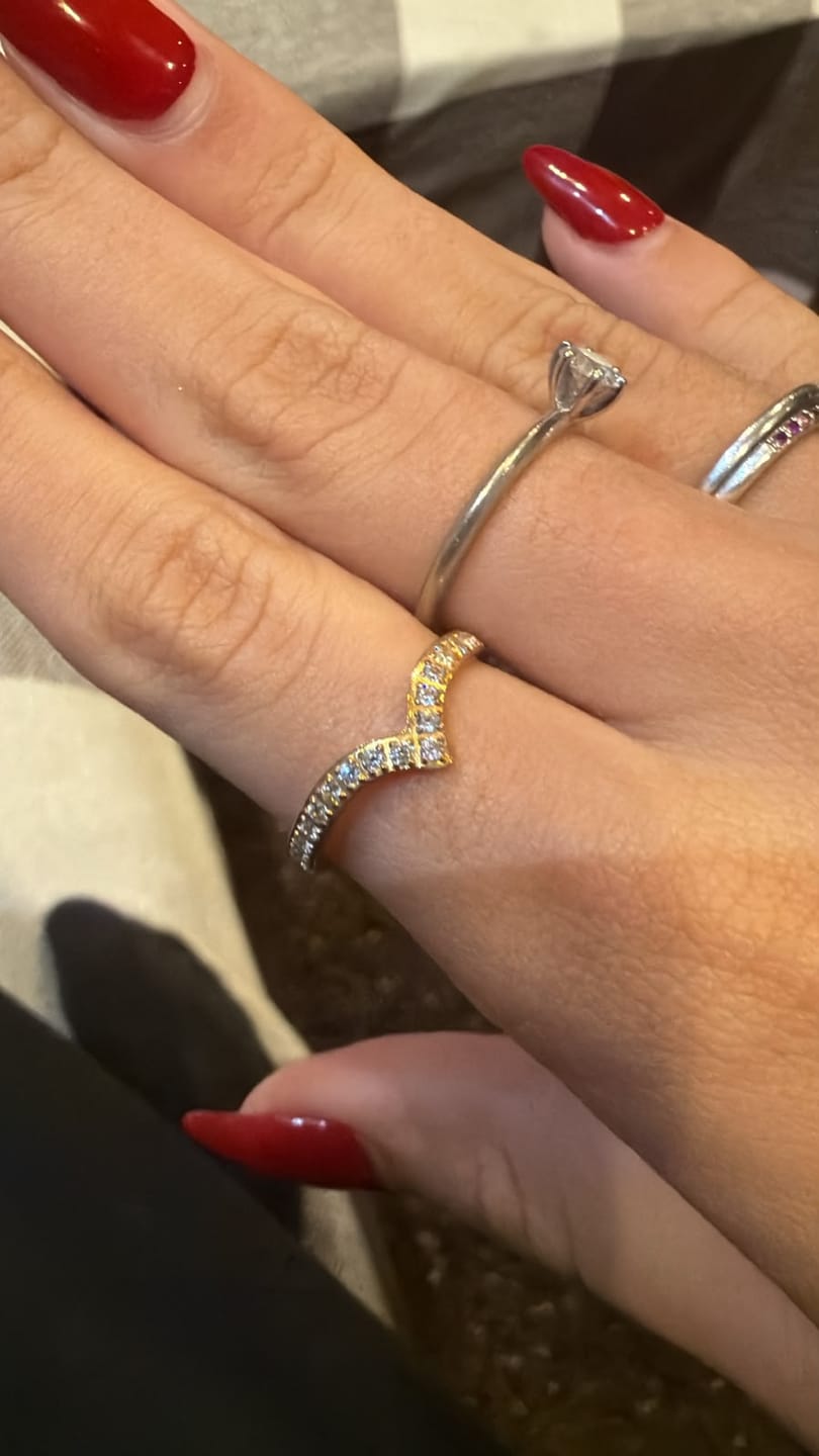Customer photo review of Anel Trinity Zircônia Banhado em Ouro 18K
