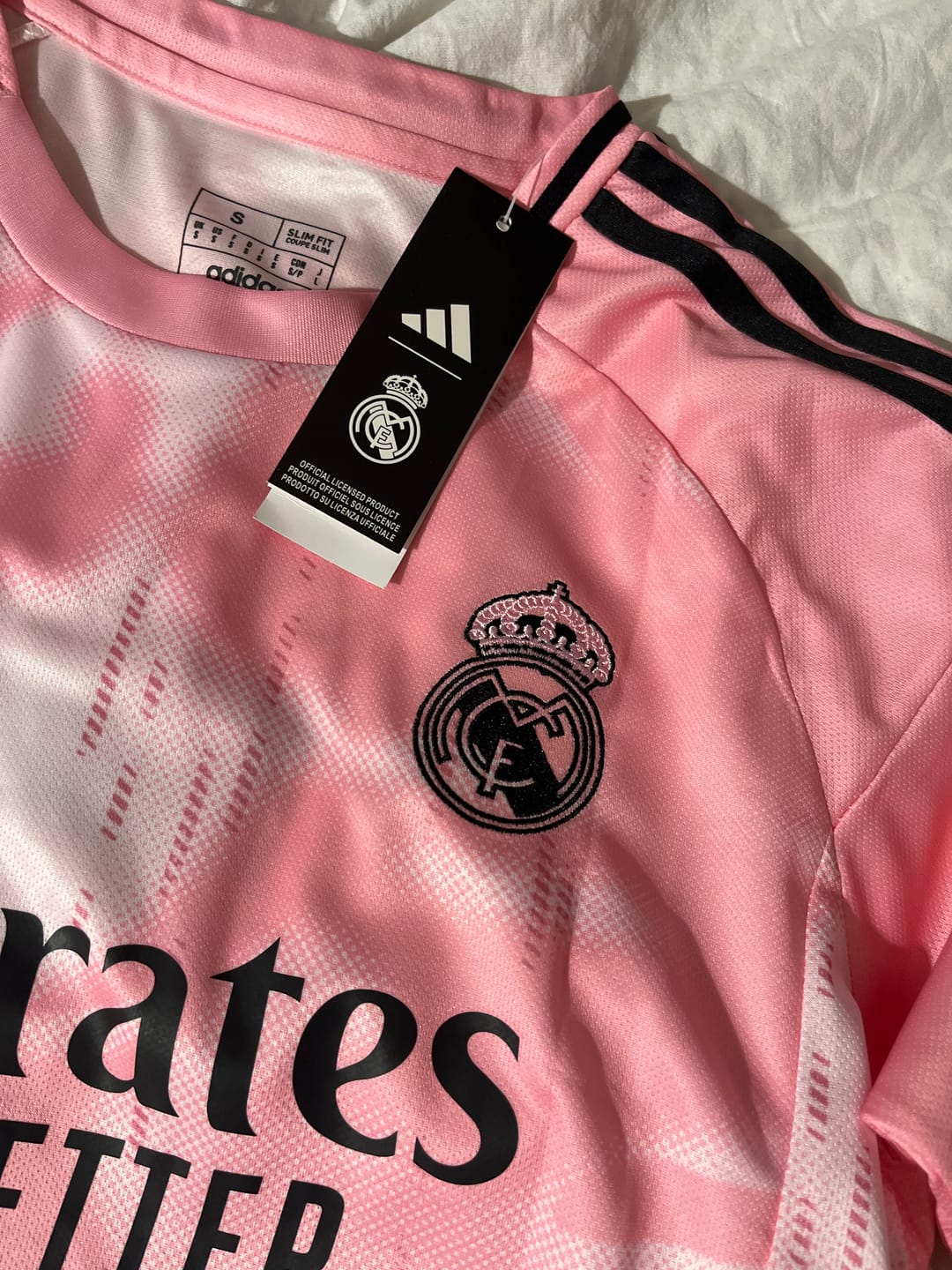 Customer photo review of Maillot Real Madrid Concept Rose & Blanc 2025