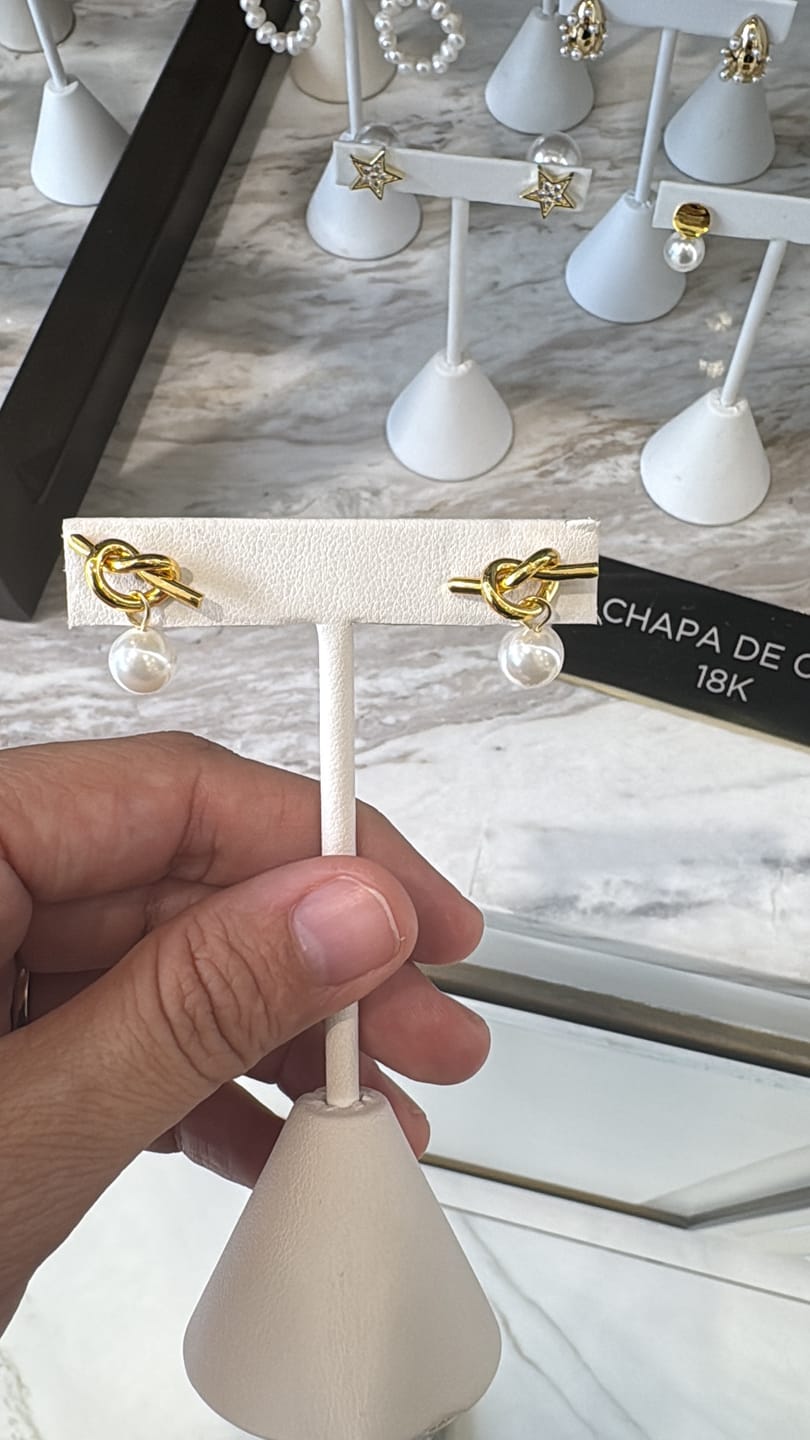 Customer photo review of Par Arete Nudo Con Perla
