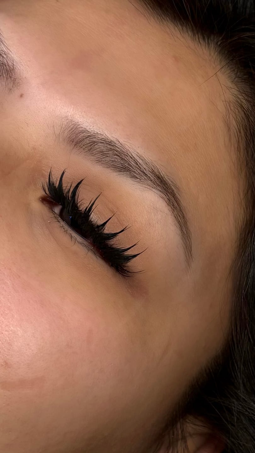 Customer photo review of 0.03 ANIME FEATHER LASHES MIXED LENGTH 10-15 MM