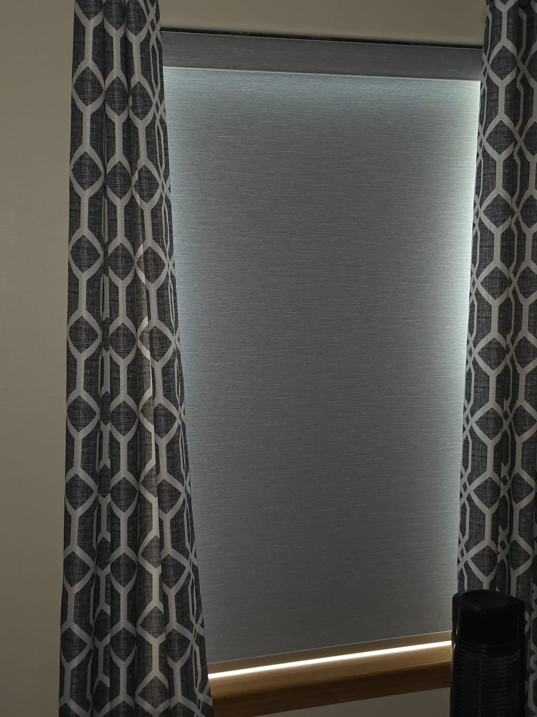 Customer photo review of SmartWings Motorized Roller Shades 100% Blackout Essential