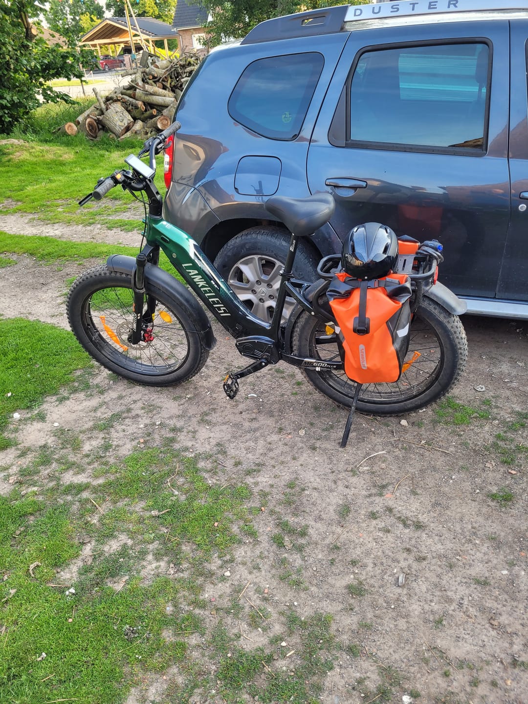 Customer photo review of Vakole Integrally Molded Bicycle Helmet with Magnetic Goggles