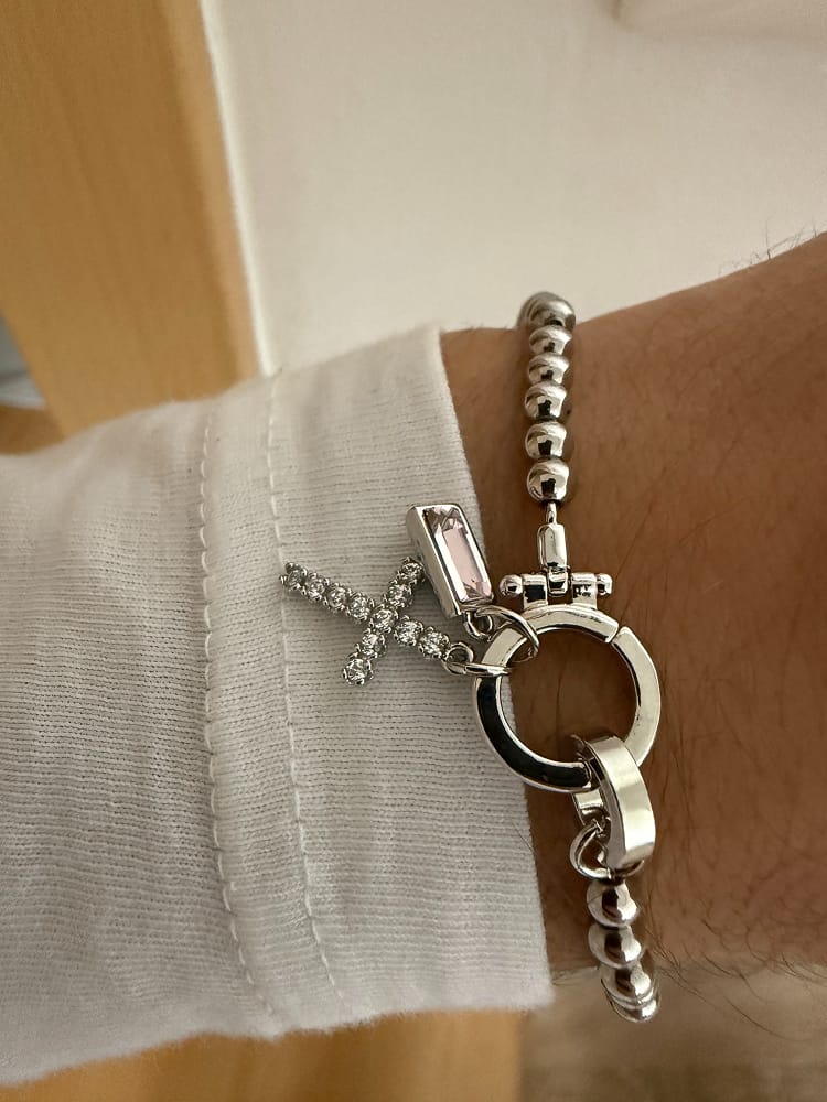 Customer photo review of Pulseira Cruz com Pedra do Mês
