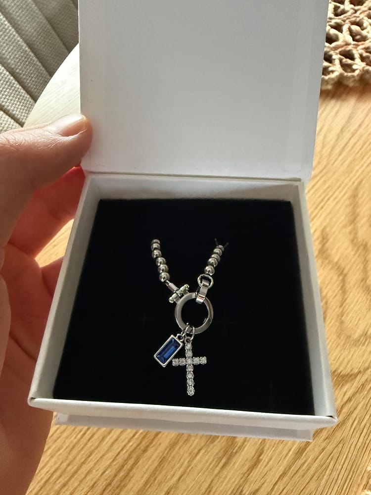 Customer photo review of Pulseira Cruz com Pedra do Mês