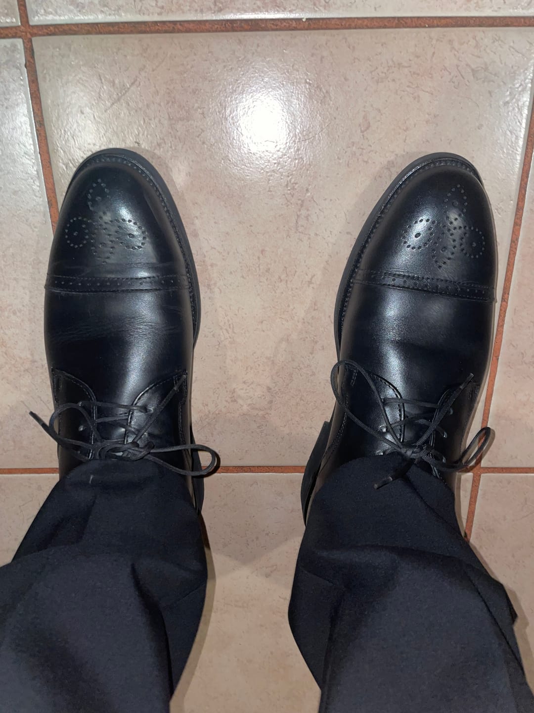 Customer photo review of ZAPATO VESTIR BROGUE PIEL NEGRO