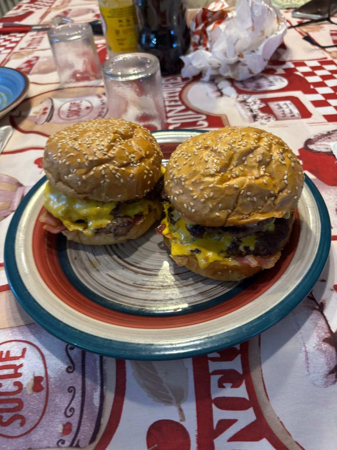 Customer photo review of Rosa Supreme, la salsa burger di Mr.Dobelina