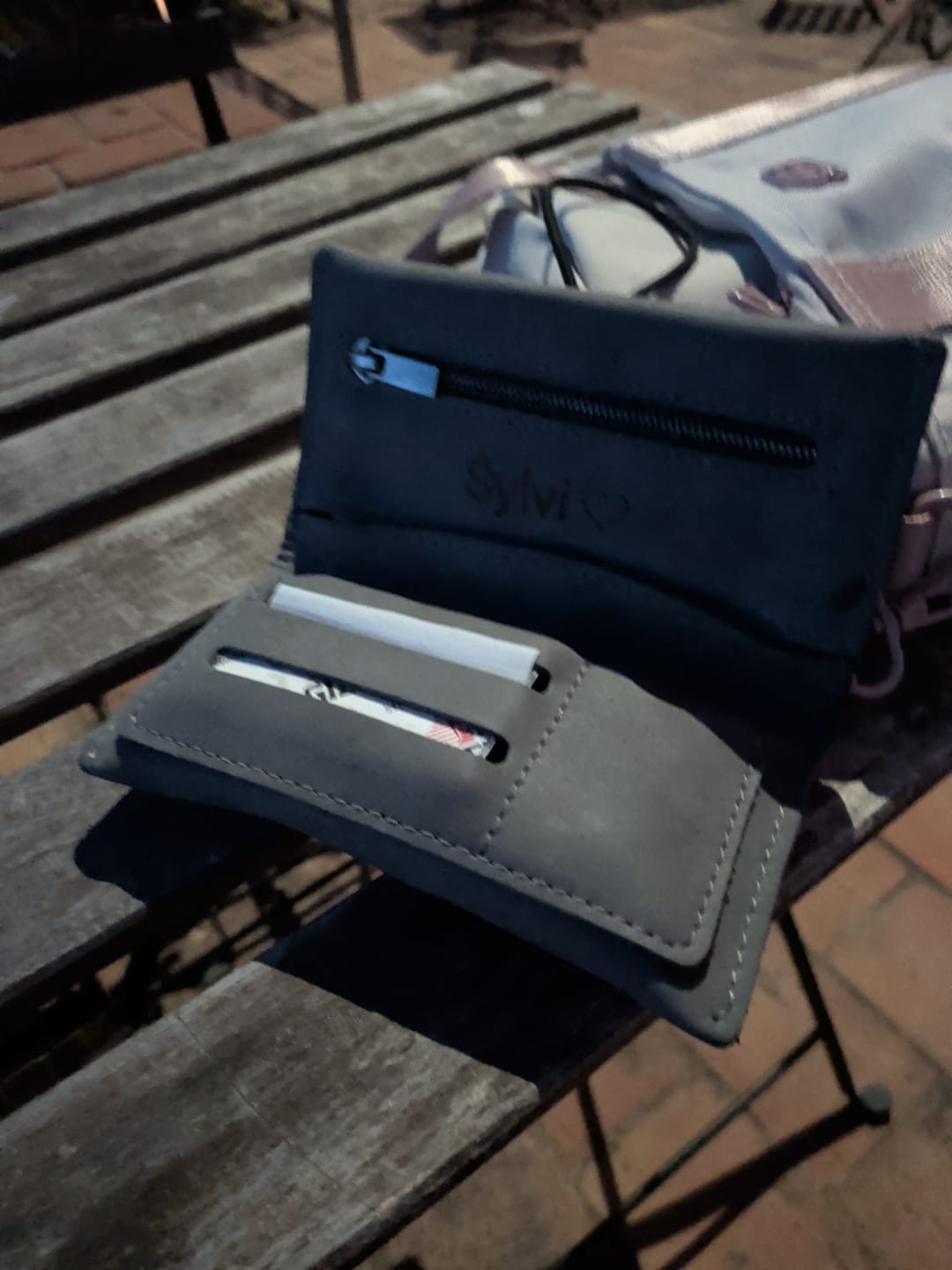 Customer photo review of Leder-Tabaktasche Sintra