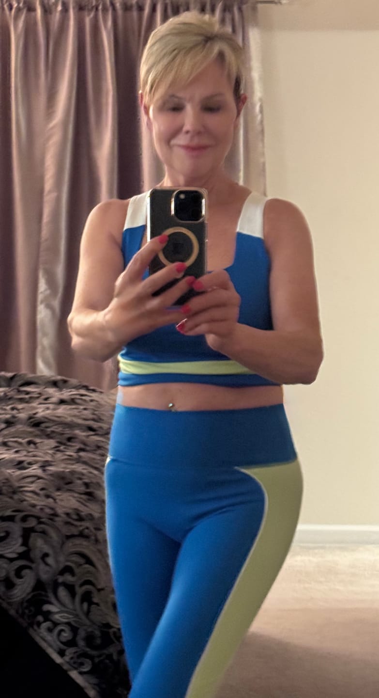 Customer photo review of BOLD Colorblocked Full Length Legging