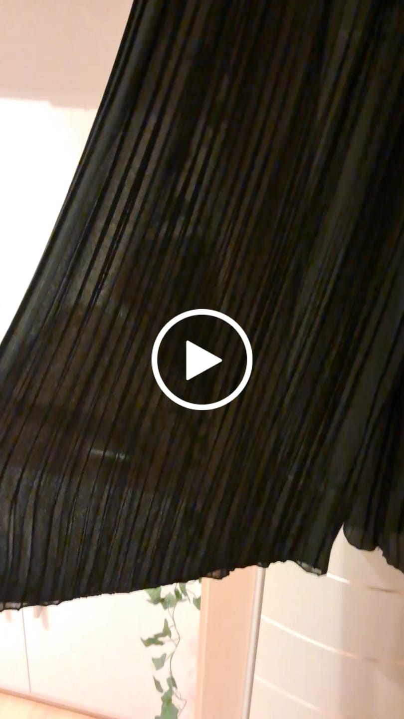 Customer video review of Plissee Culotte Hose - schwarz
