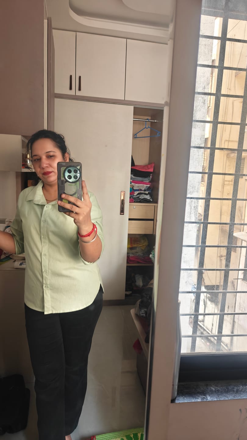 Customer photo review of Women Mint Green Airy-Linen Shirt