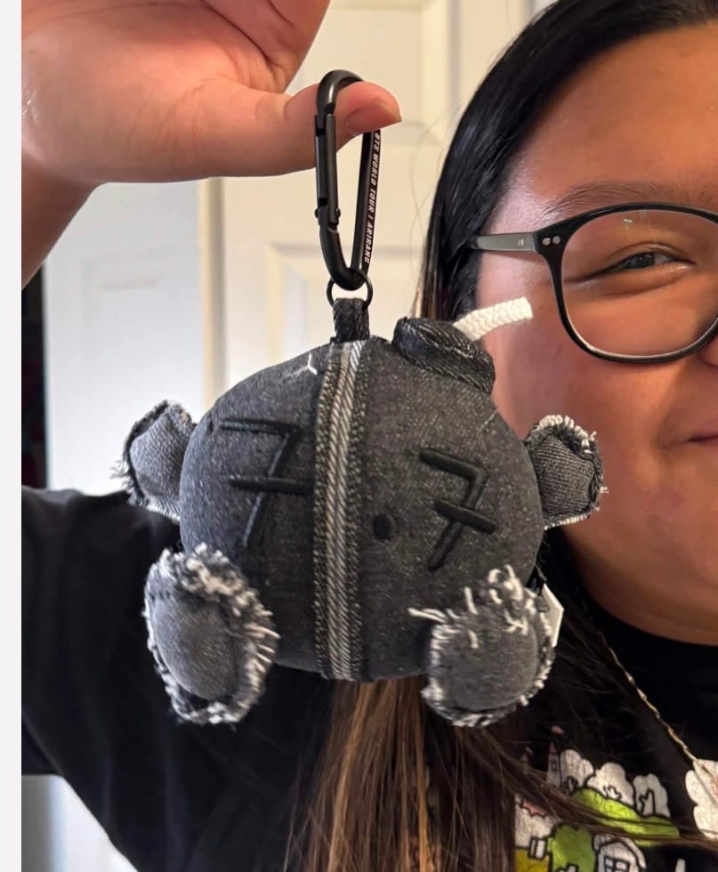 Customer photo review of BTS - ARIRANG WORLD TOUR OFFICIAL MD ARMY BOMB PLUSH KEYRING