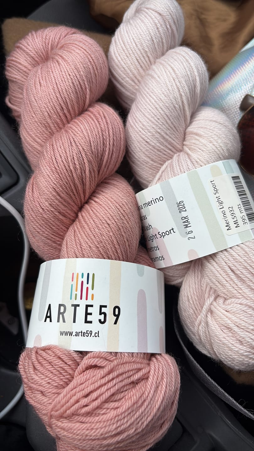 Customer photo review of Rosado humo claro 932 merino light sport