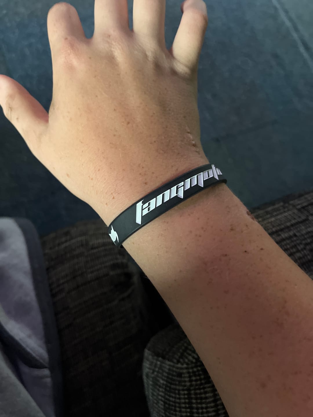 Customer photo review of Fangmoto Bracelet Combo (Pink + Black)