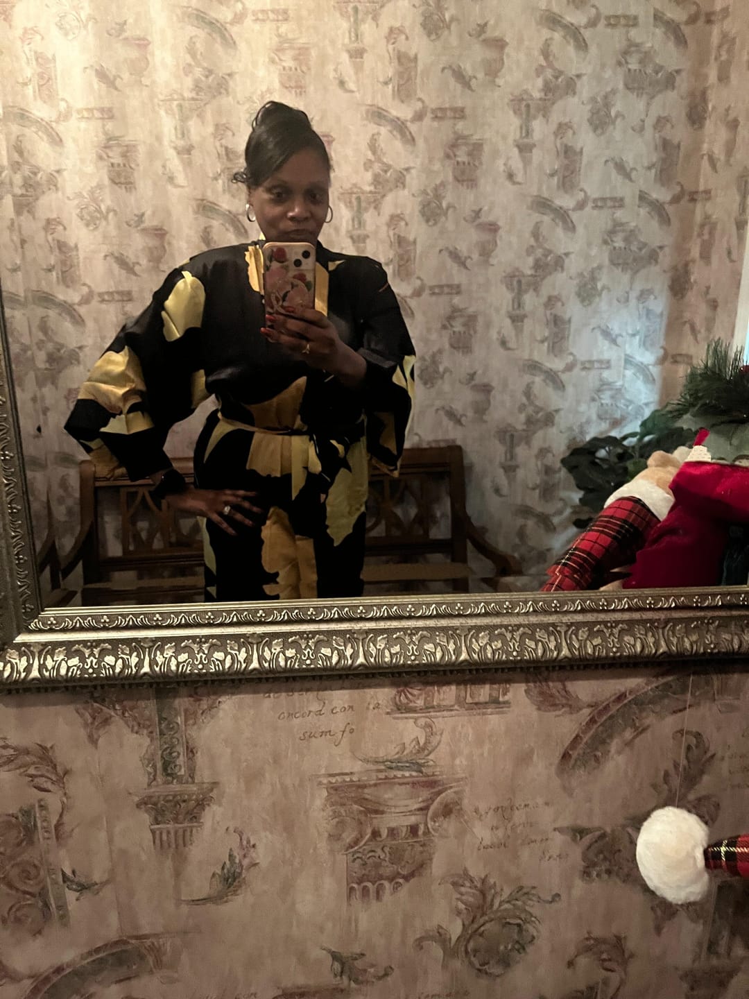 Customer photo review of Yellow Ginkgo Leaf Print Black Kimono Robe