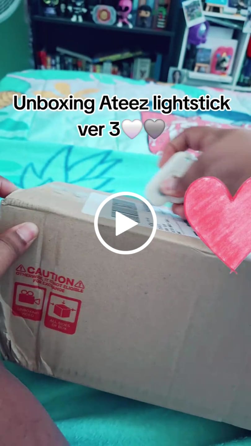 Customer video review of ATEEZ - OFFICIAL LIGHT STICK VER.3