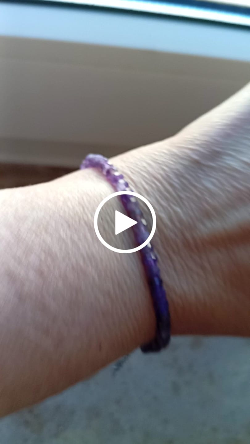 Customer video review of Amethyst Armband - geschliffene Perlen