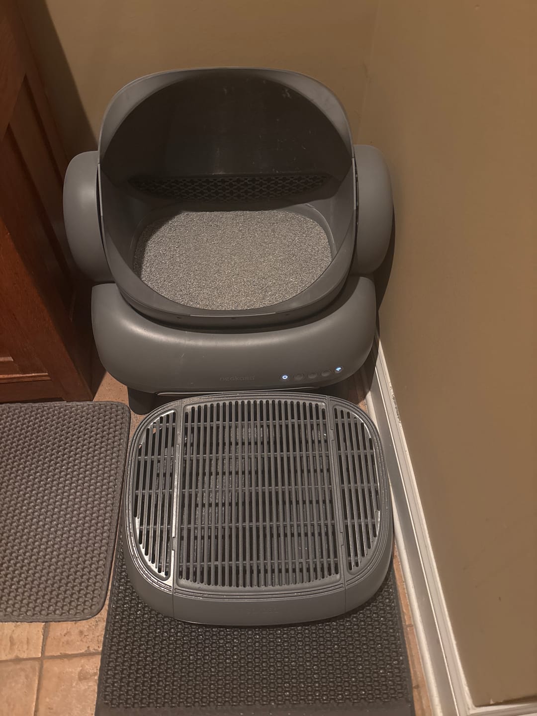 Customer photo review of Neakasa M1 Plus Self-Cleaning Litter Box Bundle with Step & 8 Rolls