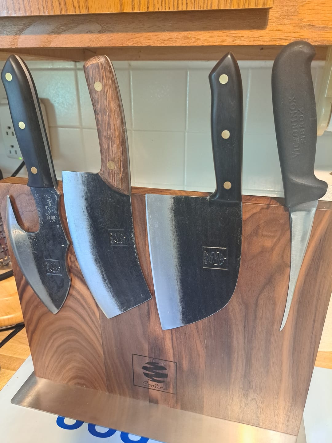 Customer photo review of FREE Walnut Magnetic Knives Holder