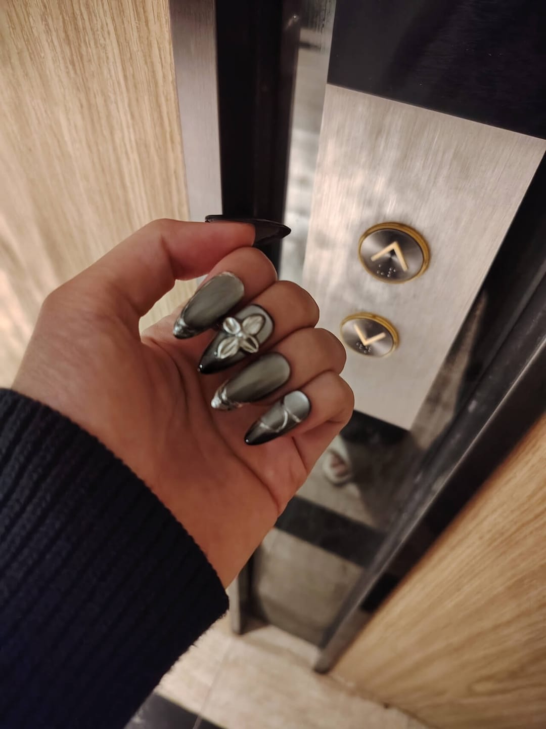 Customer photo review of Black-Grey Gradient Edgy