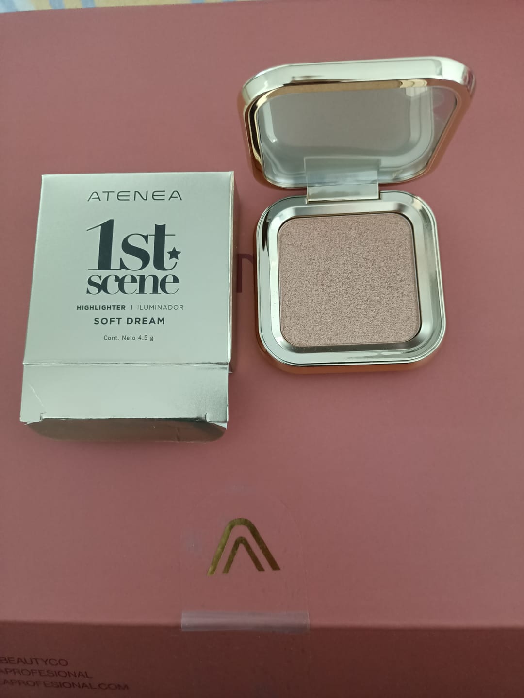 Customer photo review of ILUMINADOR COMPACTO 1ST SCENE