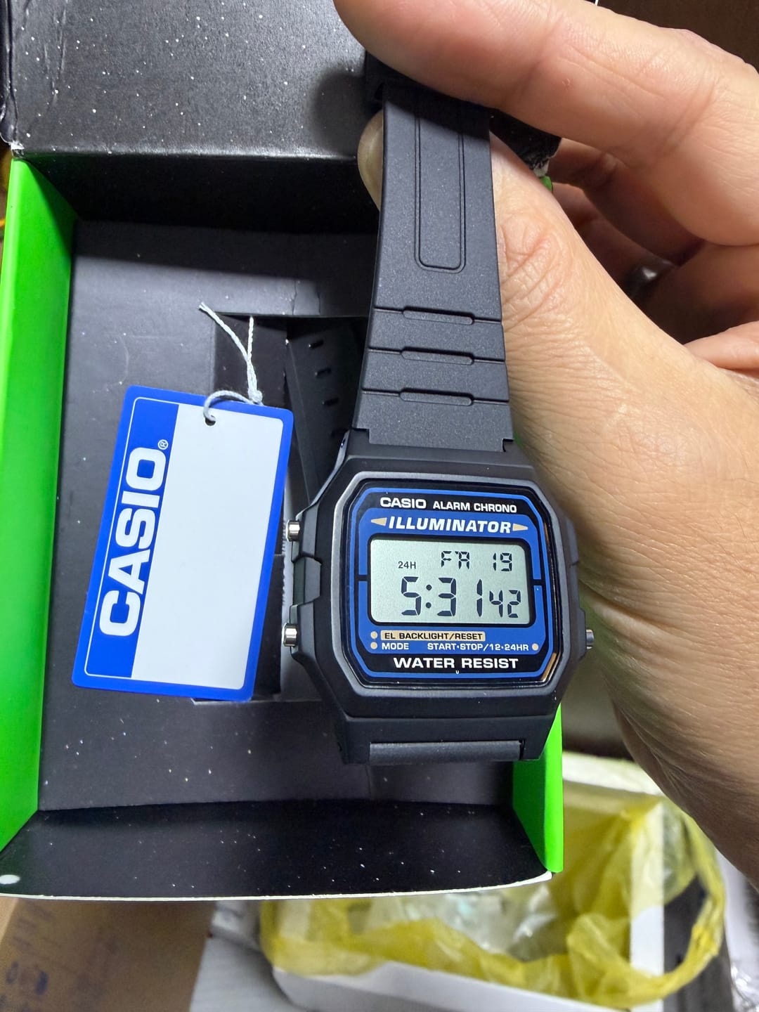 Customer photo review of Reloj Casio Vintage F-105W-1ADF Azul/Negro Illuminator NOS