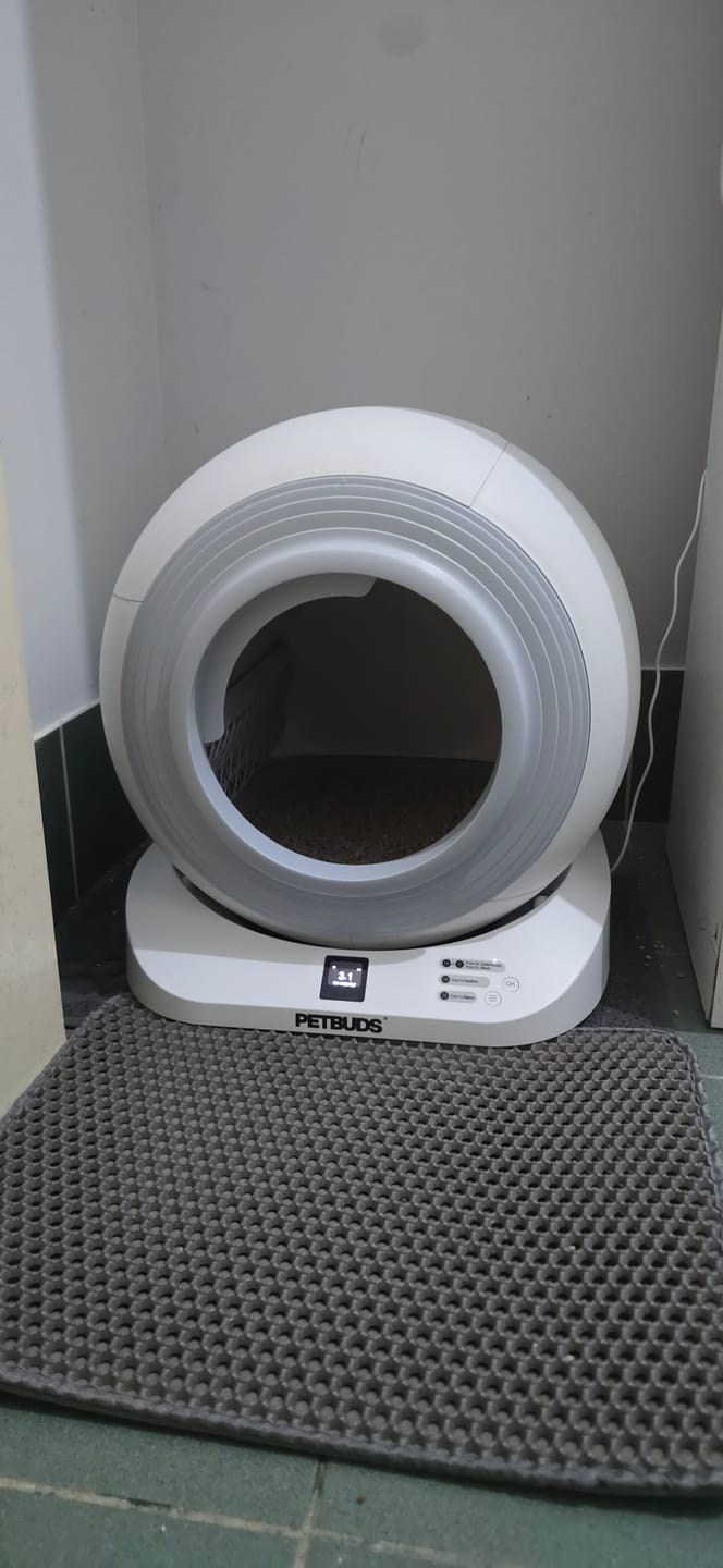 Customer photo review of The Petbuds Q-CLEAN Automatic Self-Cleaning Litter Box