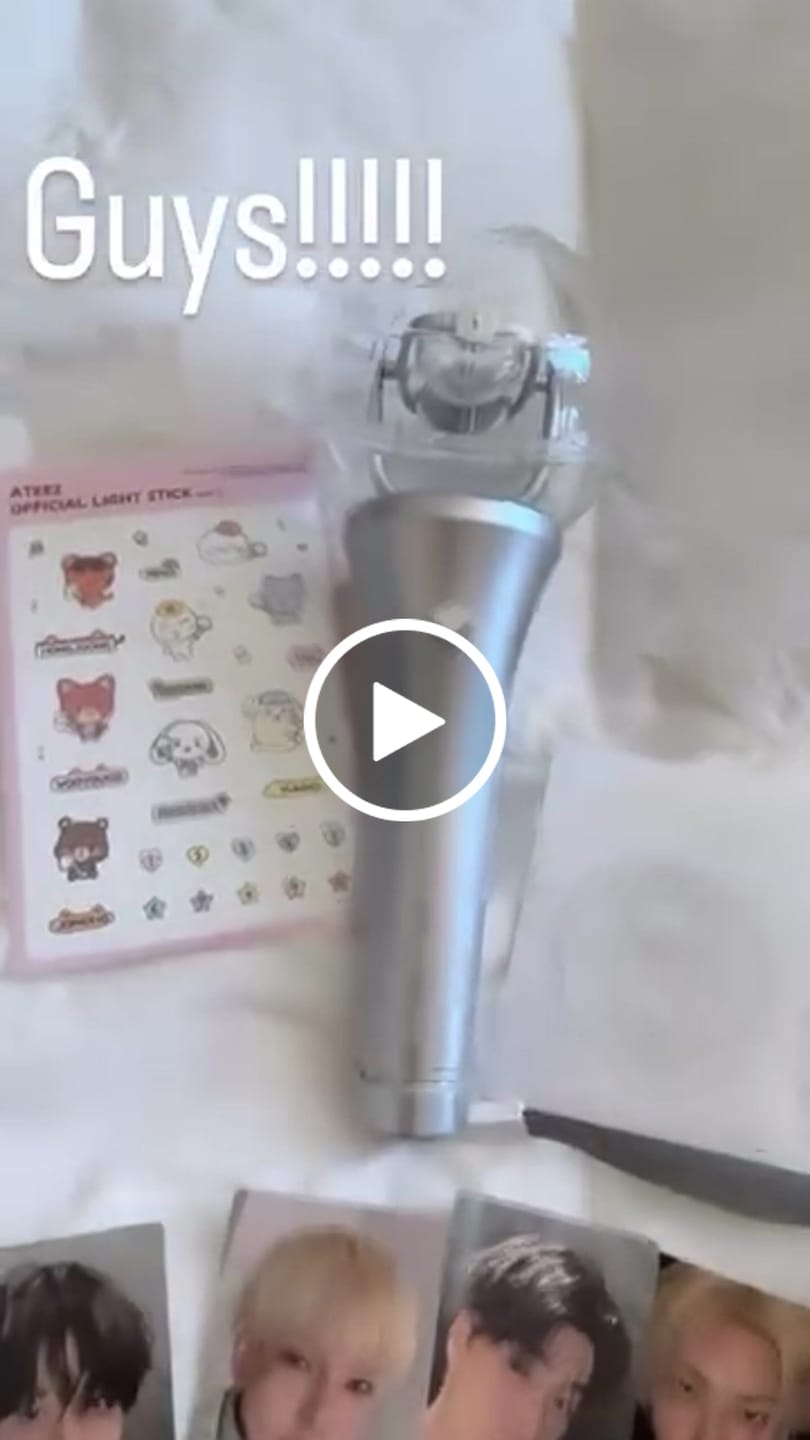 Customer video review of ATEEZ - OFFICIAL LIGHT STICK VER.3