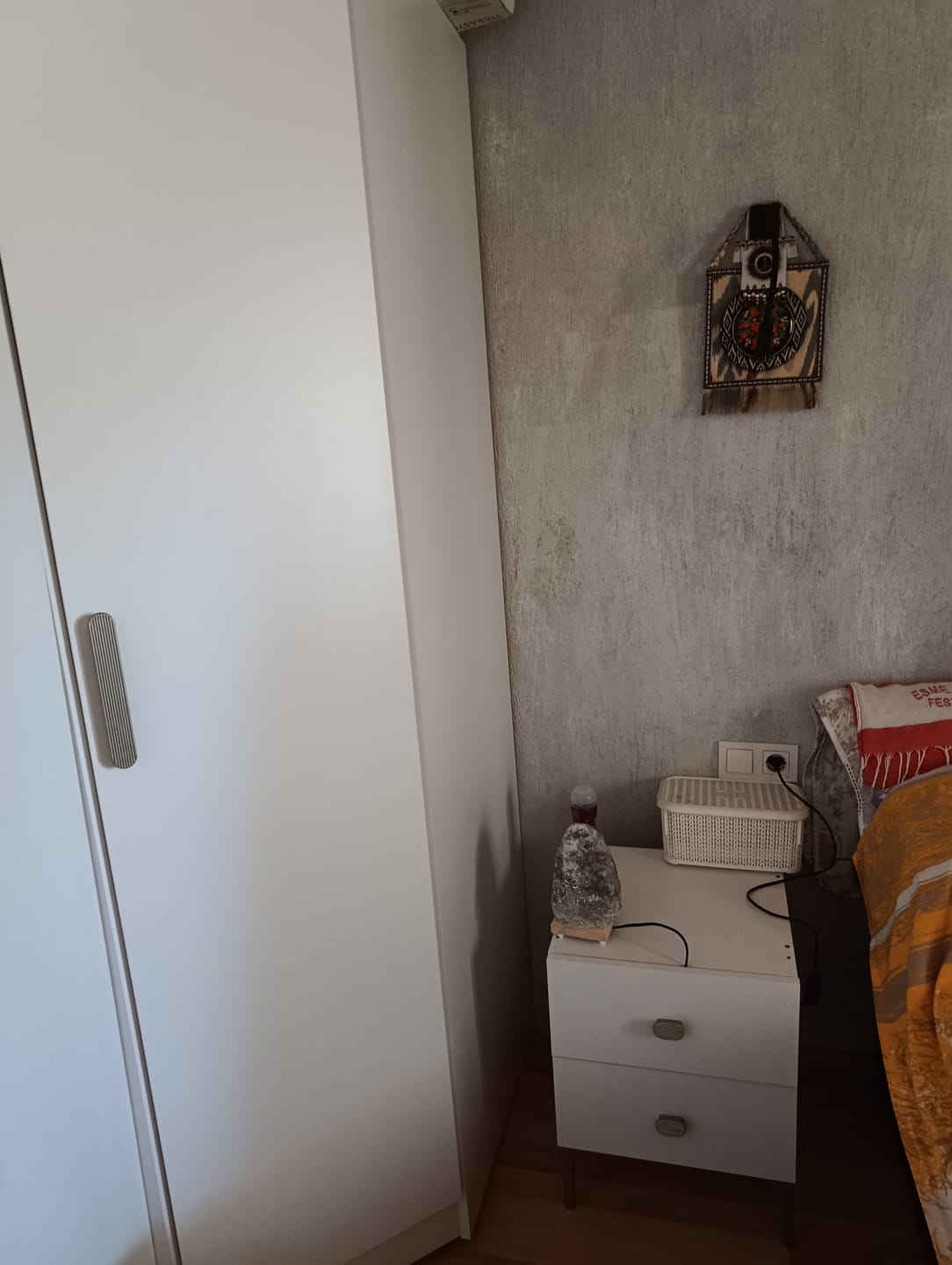Customer photo review of Rani BD110 Modern Komodin 2 Çekmeceli Ayaklı Yatak Odası Beyaz