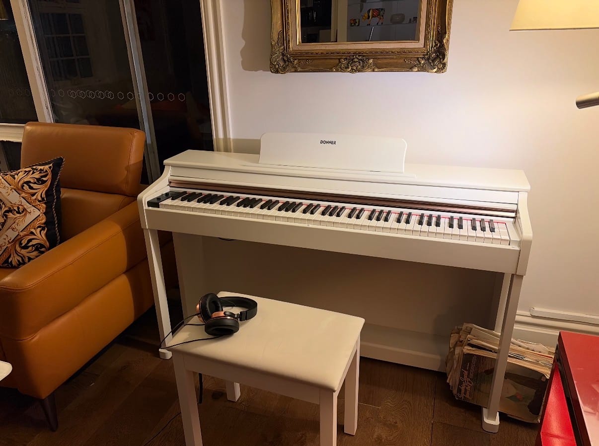 Customer photo review of Donner DDP-100 Fully Weighted Digital Piano