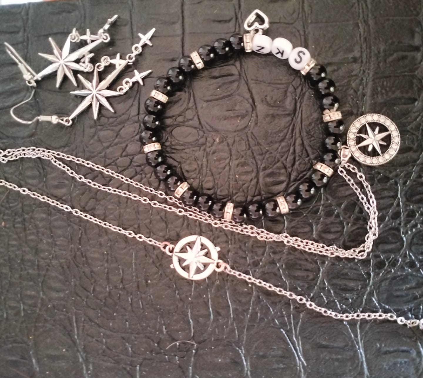 Customer photo review of SKZ Compass Necklace Bracelet Ring Earrings Set