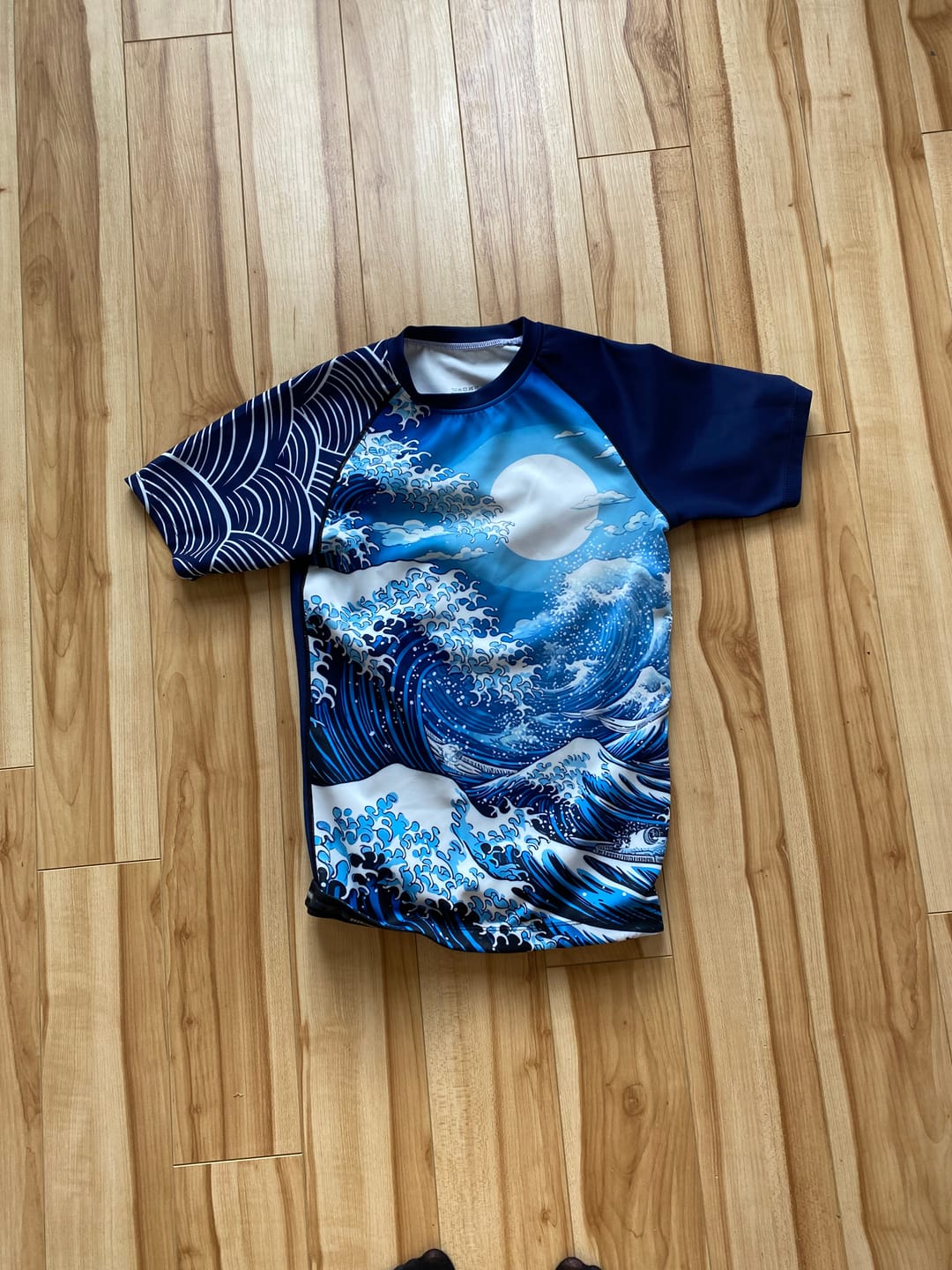 Customer photo review of MIZU WOMEN SHORT SLEEVE RASH GUARD