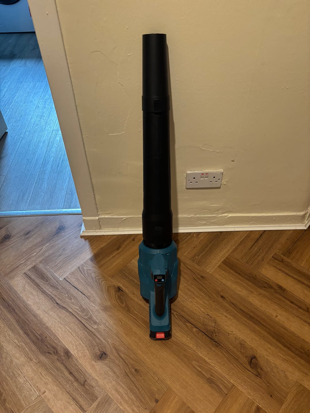 Customer photo review of YOFIDRA Brushless Cordless Blower – Powerful Leaf, Dust & Snow Cleaner for Makita 18V Battery
