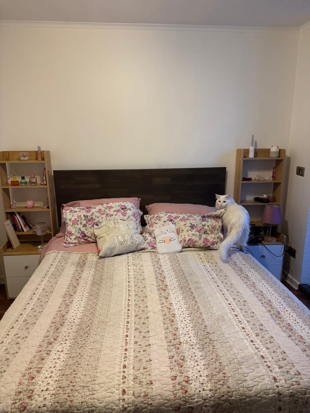 Customer photo review of Velador Mueble Organizador Con Repisas Cajones Madera Dormitorio