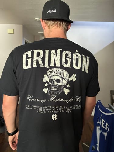 Customer wearing the black Gringón Tee from behind, showing the large back graphic.